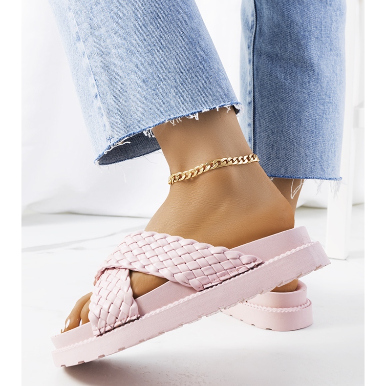 Różowe klapki na platformie Bierings 2