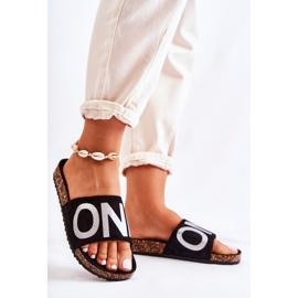 PE1 Klasyczne Wsuwane Klapki Z Napisem Czarno-Srebrne Bahari czarne 1