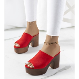 Czerwone klapki na platformie Klaren 1