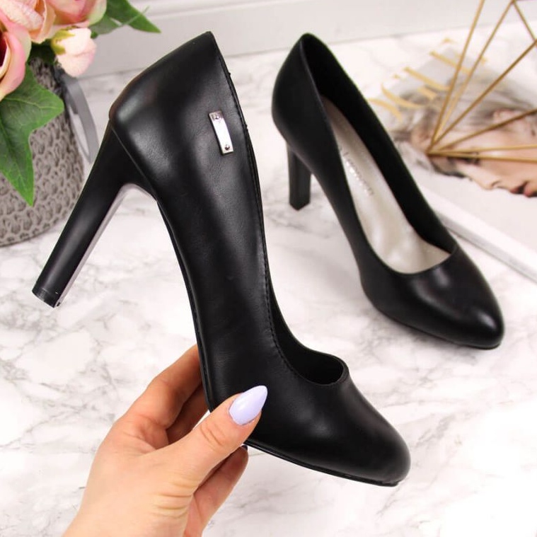 Czarne czółenka na obcasie W Sergio Leone 1