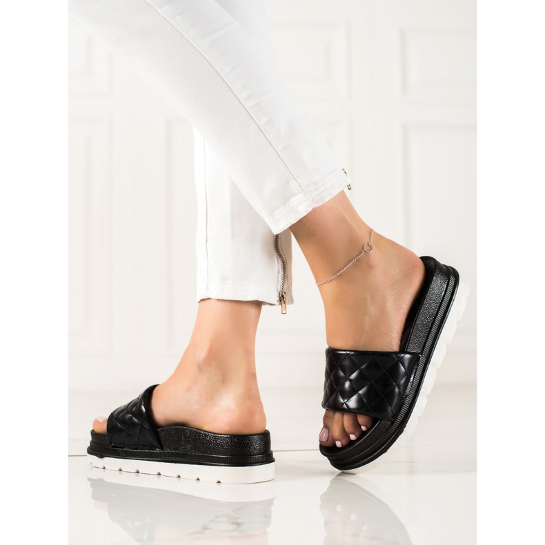 Small Swan Pikowane Klapki Na Platformie czarne 1