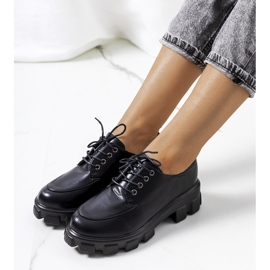 Czarne półbuty na traktorowej podeszwie Feline 1