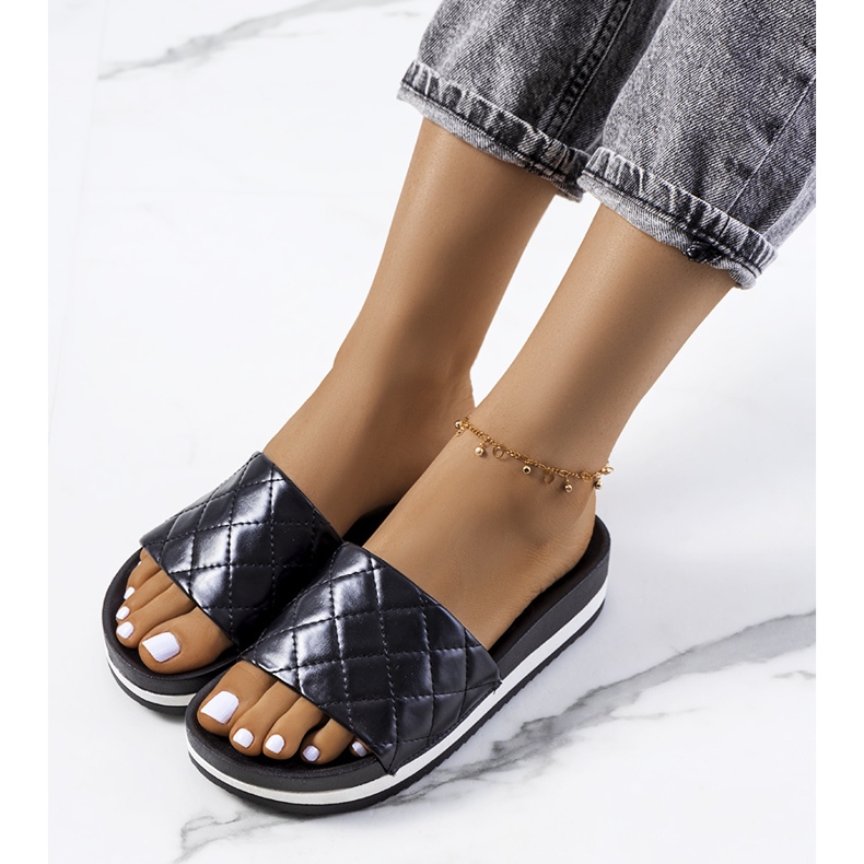 Czarne klapki pikowane Hassell 1