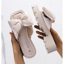 Beżowe klapki na traktorowej podeszwie Platt beżowy 1