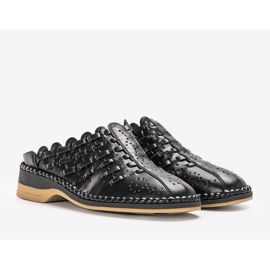 Czarne ażurowe klapki Breno 1