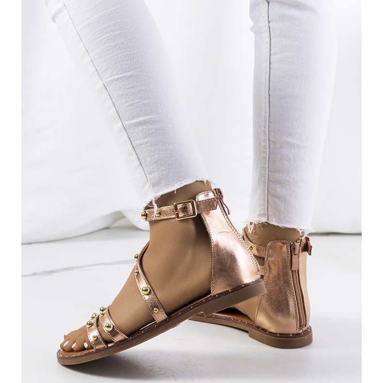 Różowe sandały z ćwiekami Krolt 1