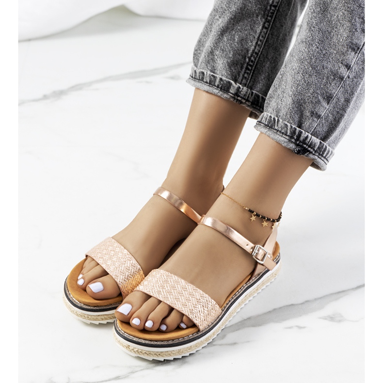 Złote sandały na zdobionej platformie Acton złoty 1