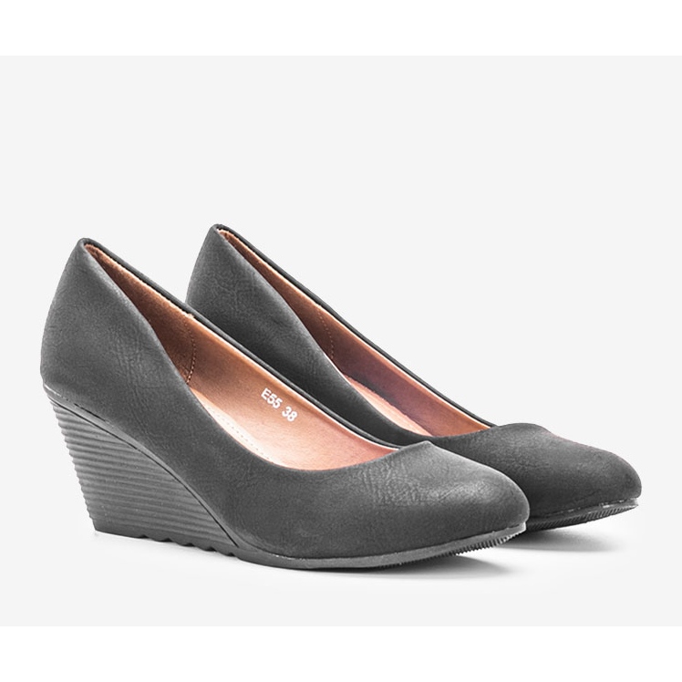 Czarne czółenka na koturnie Unies 1