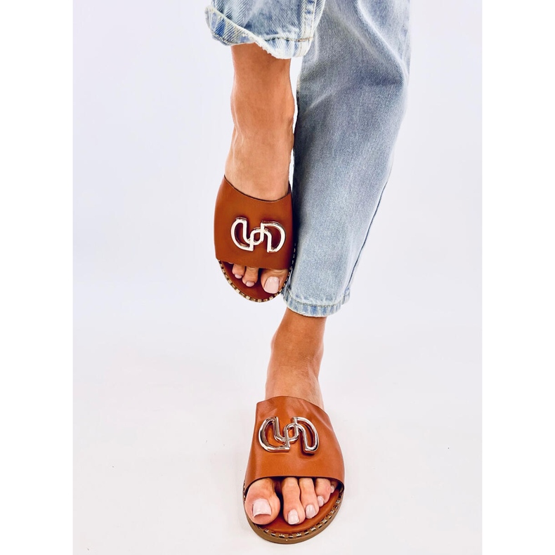 Klapki damskie Larisa Camel brązowe 1