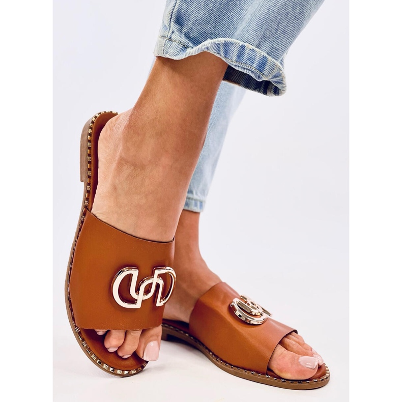 Klapki damskie Larisa Camel brązowe 2