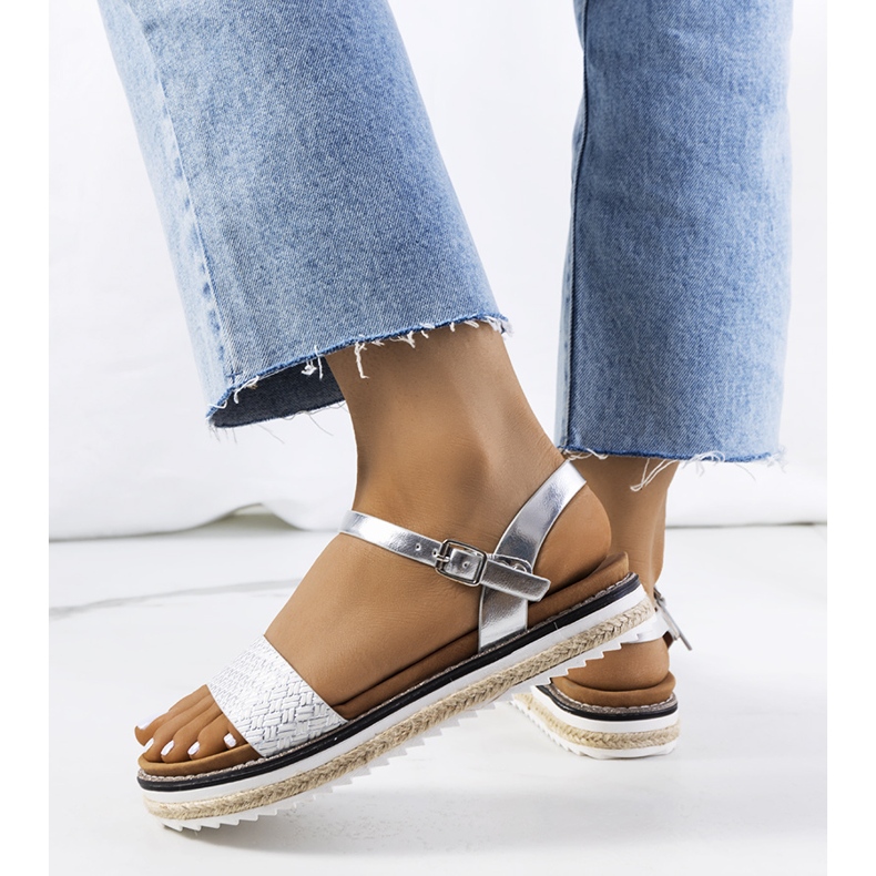 Srebrne sandały na zdobionej platformie Acton srebrny 1