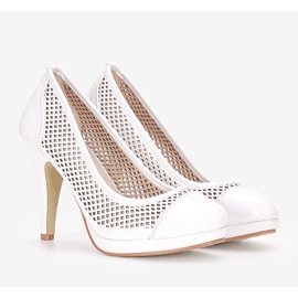 Białe czółenka na szpilce Friar 1