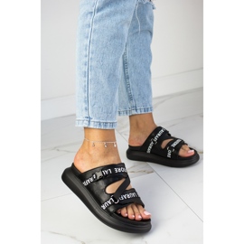 Klapki na platformie z napisami czarne Laura La.Fi 2