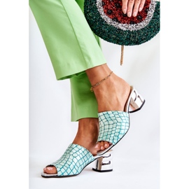 Skórzane Klapki Damskie Wzór Krokodyl Na Obcasie Jasnozielone Perry 2