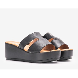 Czarne klapki na platformie Duffel 1