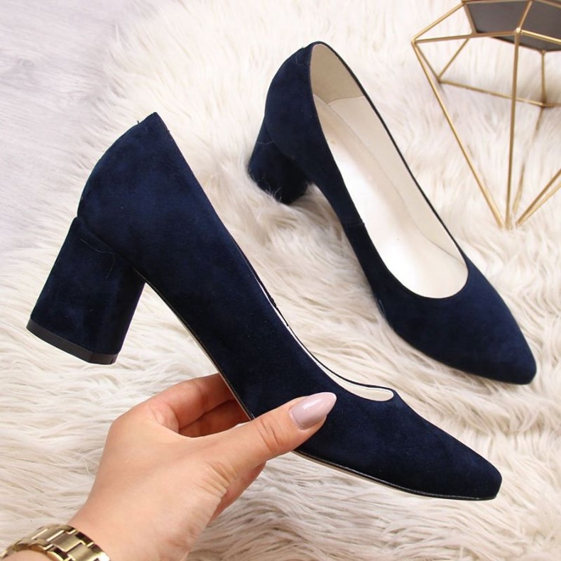 Czółenka na słupku zamszowe granatowe Juma 1