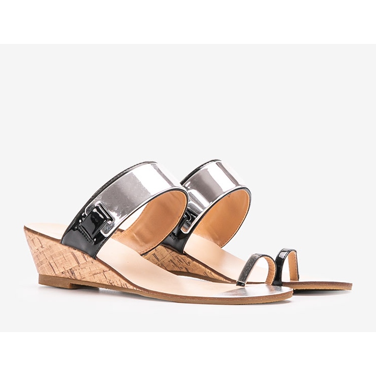 Czarne odkryte klapki na koturnie Trentino 1