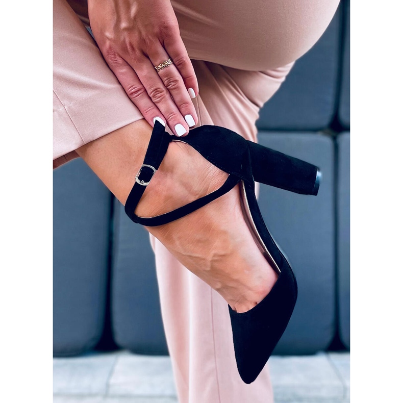 Czółenka na słupku Lizzie Black czarne 1