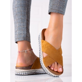 SHELOVET Modne Klapki Na Platformie brązowe 1