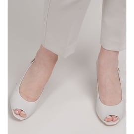 Marco Shoes Skórzane sandały białe z obcasem 3D 1517P 4