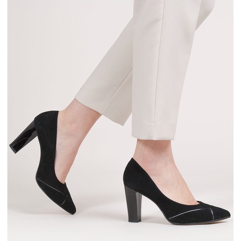 Marco Shoes Czarne czółenka zamszowe ze wzorem 2