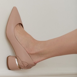 Marco Shoes Czółenka z różowej skóry z kwiatowym wzorem 1