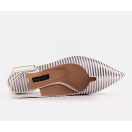 Marco Shoes Niskie czółenka z otwartą piętą w metaliczne paski białe srebrny 3
