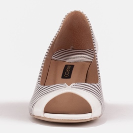 Marco Shoes Czółenka damskie w metaliczne paski z otwartym przodem białe srebrny 2