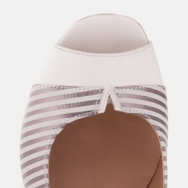 Marco Shoes Czółenka damskie w metaliczne paski z otwartym przodem białe srebrny 8