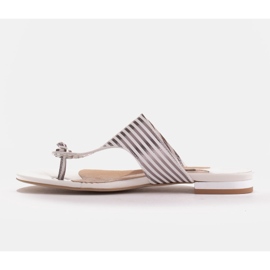 Marco Shoes Płaskie sandały z lakieru i metalicznym obcasem białe srebrny 3