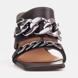 Marco Shoes Klapki damskie ze skóry z łańcuchem ozdobnym czarne 3