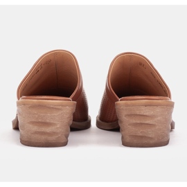 Marco Shoes Damskie klapki skórzane na obcasie ze żłobieniami brązowe 4