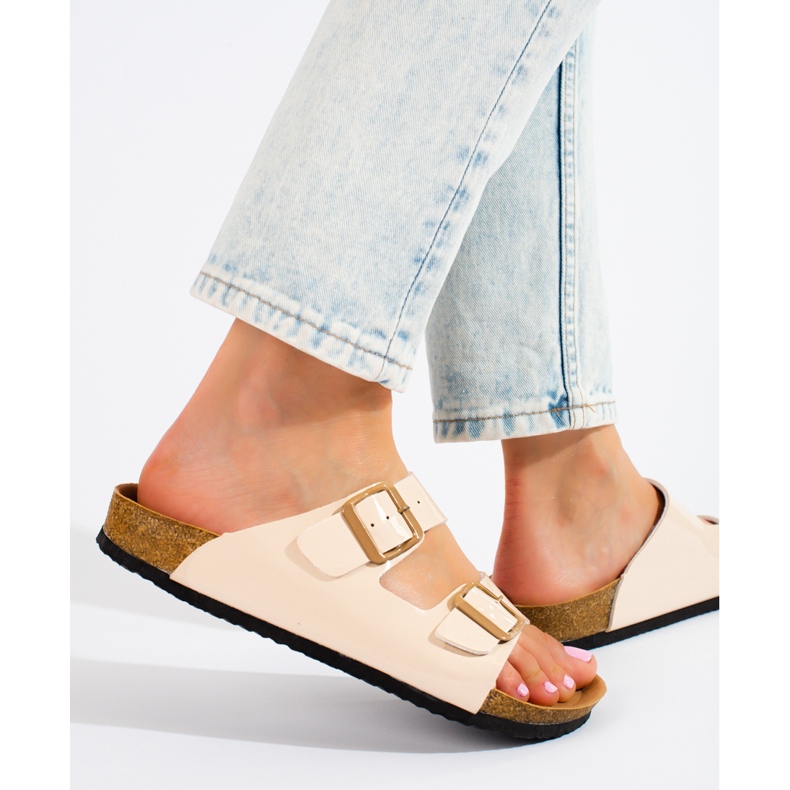 W. Potocki Lakierowane klapki Potocki beżowy 2