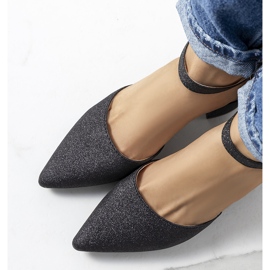 Czarne błyszczące czółenka na słupku Mawahi 1