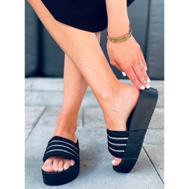 Klapki na wysokiej podeszwie Leah Black czarne 1