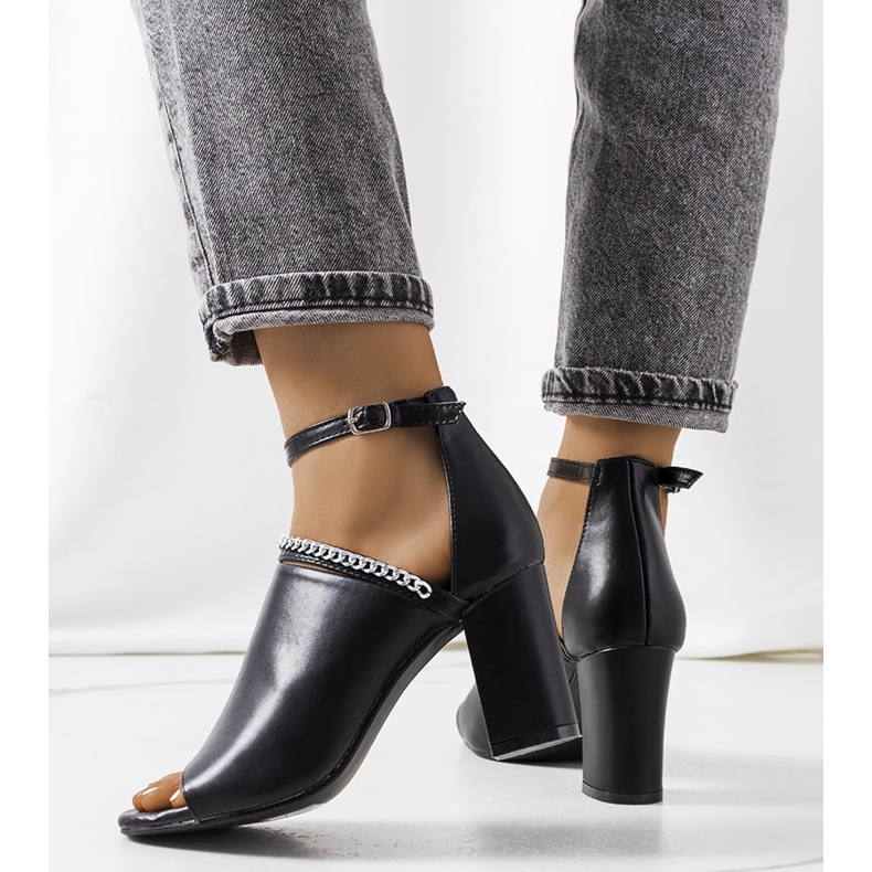 Czarne sandały z cholewką Nasrin 2