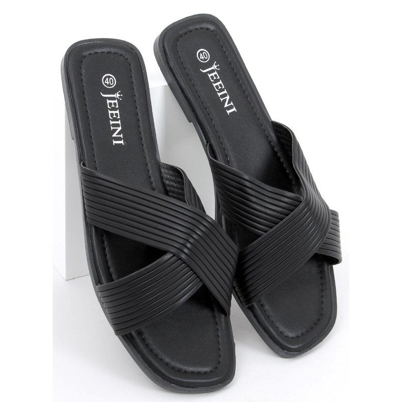 Klapki damskie Fuzzy Black czarne 2