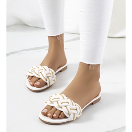 BM Białe eleganckie klapki Correra 1