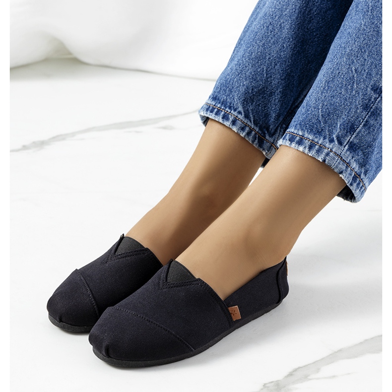 Czarne tenisówki Basser 1