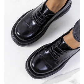 Czarne półbuty na traktorowej podeszwie Henty 1