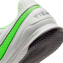 Buty piłkarskie Nike React Tiempo Legend 8 Pro Ic M AT6134 030 wielokolorowe białe 7