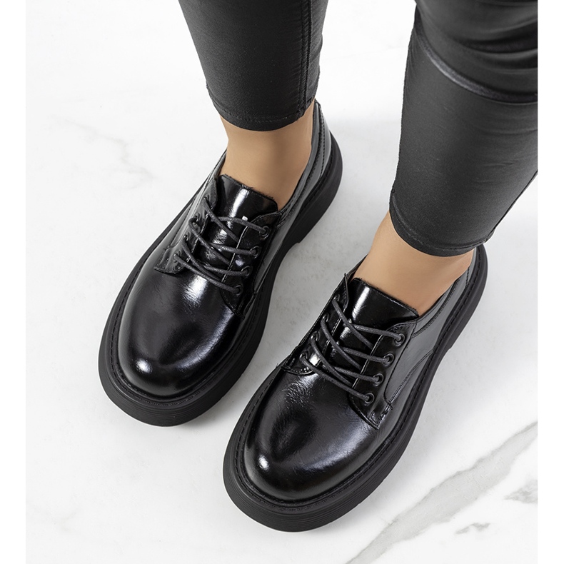 Czarne półbuty na platformie Henris 2