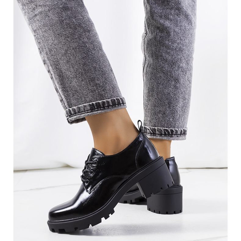 Czarne półbuty na grubym obcasie Vance 1