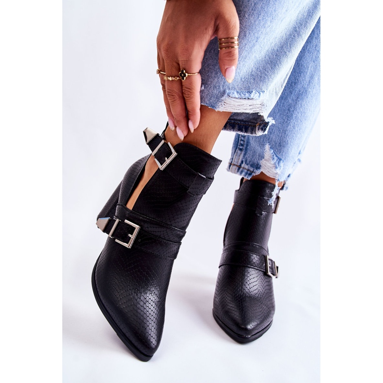 WJ2 Modne Botki Na Słupku Z Wycięciami Czarne Suelo 1
