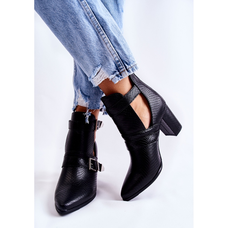 WJ2 Modne Botki Na Słupku Z Wycięciami Czarne Suelo 2