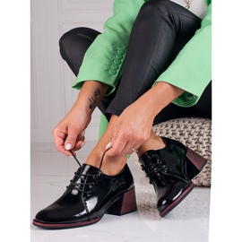 Lakierowane półbuty na obcasie Vinceza czarne 1