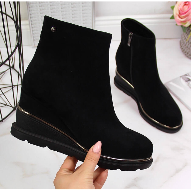 Botki damskie na koturnie ocieplane czarne Filippo 2