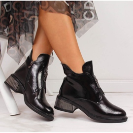 Botki damskie na ozdobnym klocku czarne Filippo 1