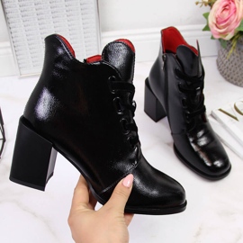 Botki damskie lakierowane z ozdobnym obcasem czarne Filippo 2