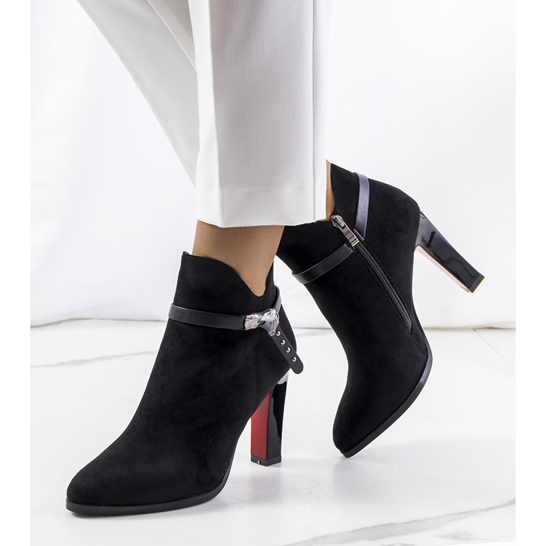 Czarne botki na obcasie Deshi 1